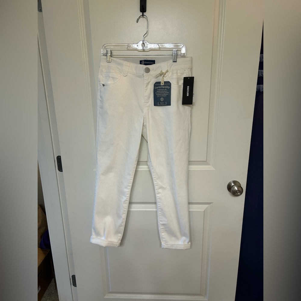 Democracy White Cropped Skinny Jeans NWOT